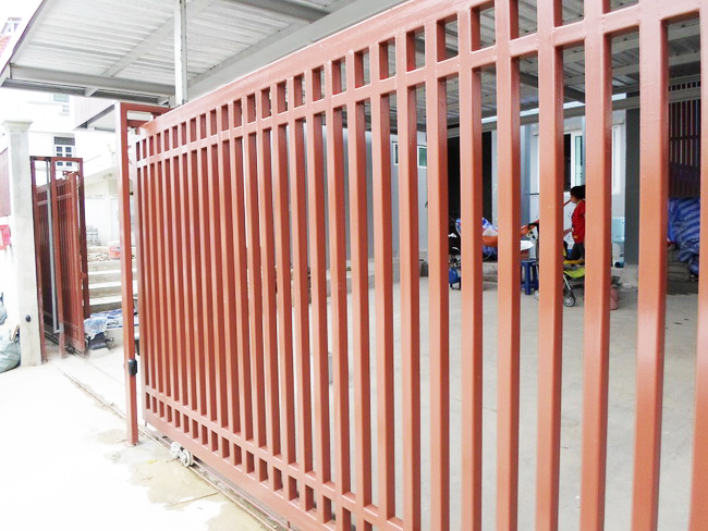 บริษัท แด็ด ออโต้ดอร์ จำกัด ติดตั้งประตูรีโมท